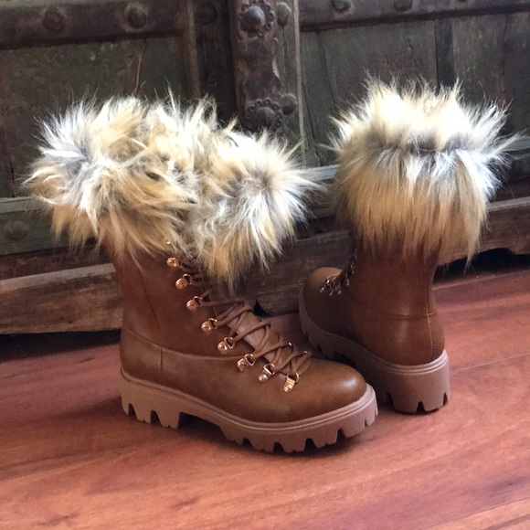 BOOTS WITH THE FURRR - Picture 2 of 4